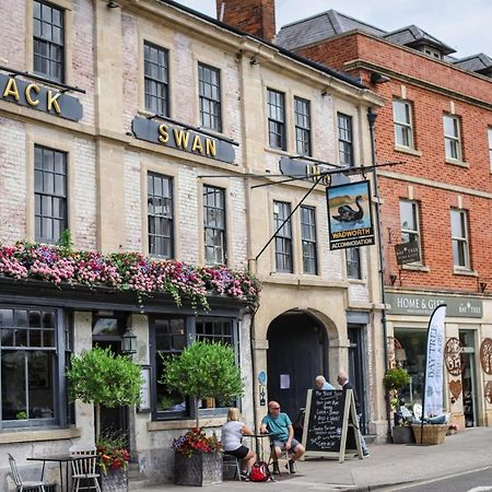 The Black Swan Inn Devizes Exterior foto